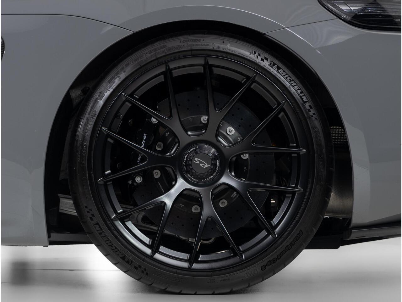 Porsche 718 Spyder RS