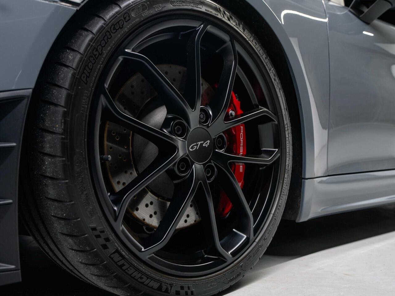 Porsche 718 GT4 Cayman