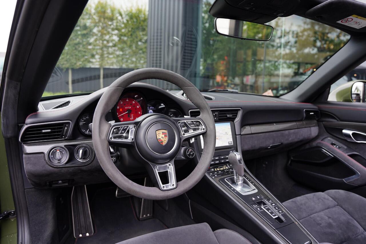 Porsche 911 991 Cabriolet 3.0 Carrera GTS Nato Green Burmester Lifting