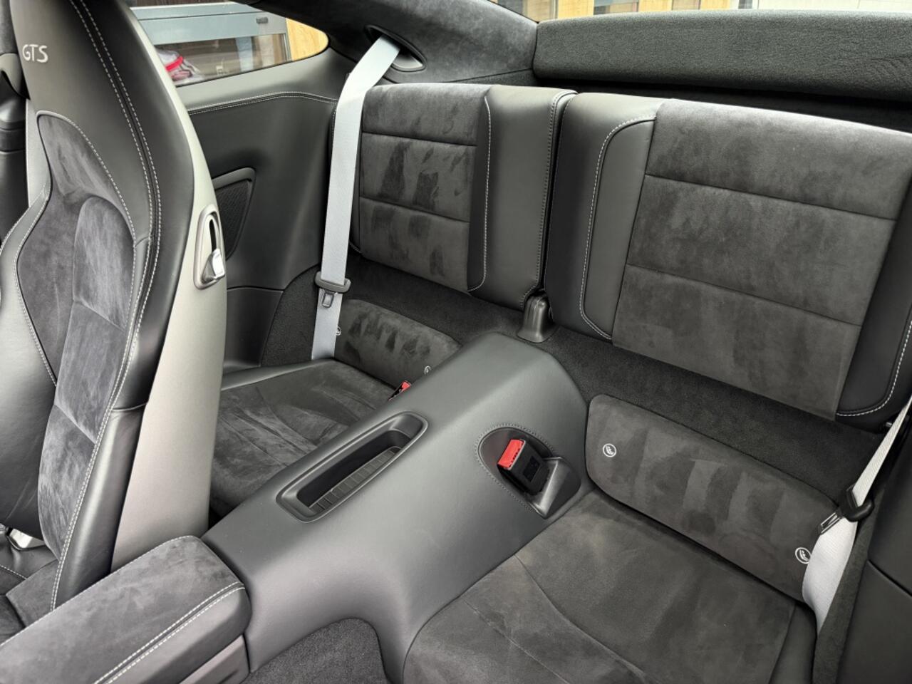 Porsche 911 3.0 Carrera 4 GTS | NL-auto | Sport-Chrono | Bose | Schuif/kante