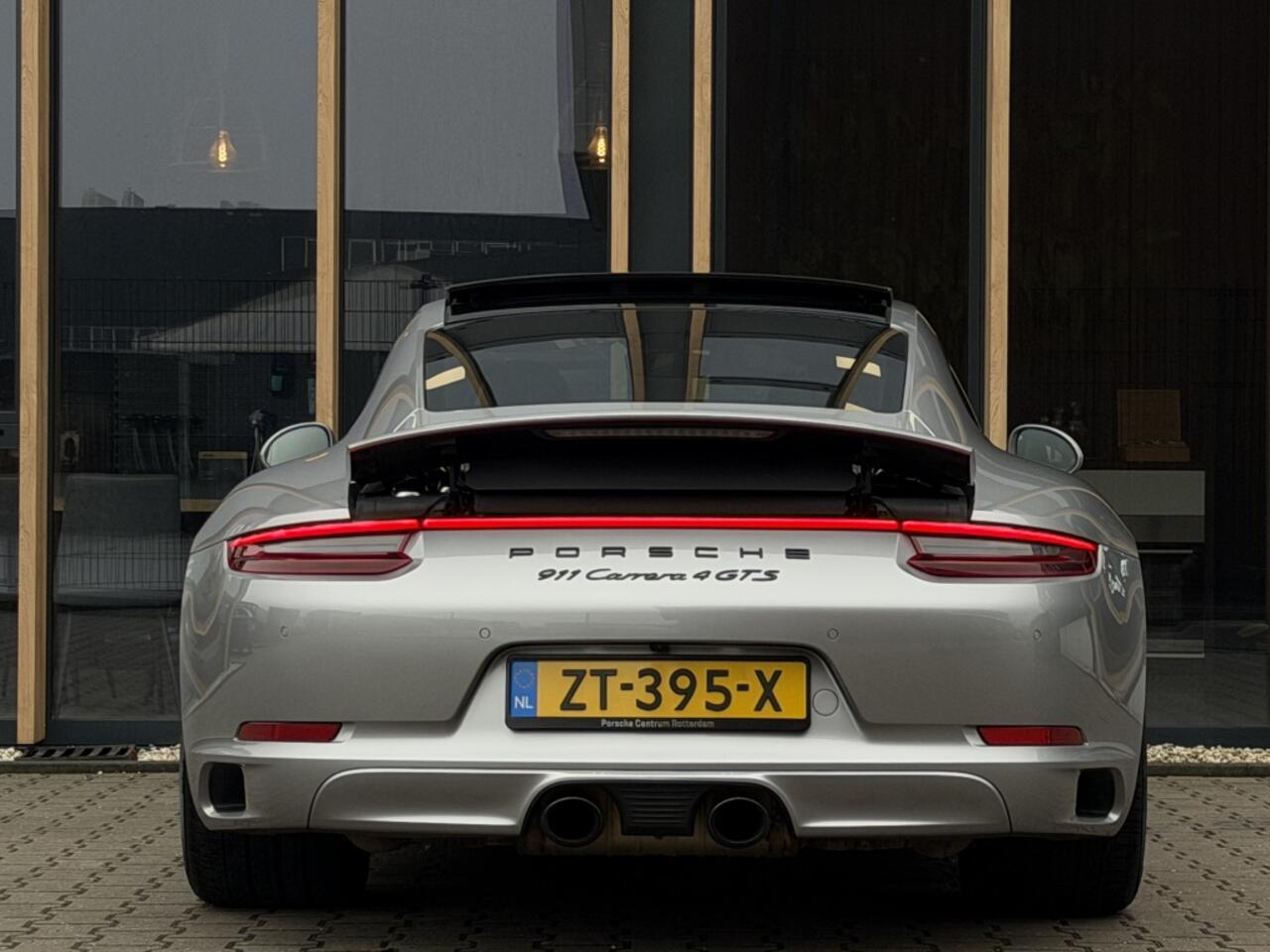 Porsche 911 3.0 Carrera 4 GTS | NL-auto | Sport-Chrono | Bose | Schuif/kante