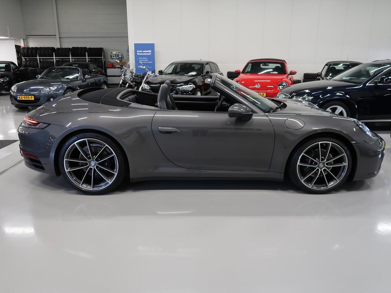 Porsche 911 Cabrio 3.0 Carrera 992 Bose 360 Camera Sportuitlaat PASM Sport-Chrono 21 inch Approved garantie 10/2026 Cabriolet 4 Nieuwe banden Groot onderhoud gehad PPF folie NIEUWSTAAT Flippers Stoelverkoeling LED PDLS