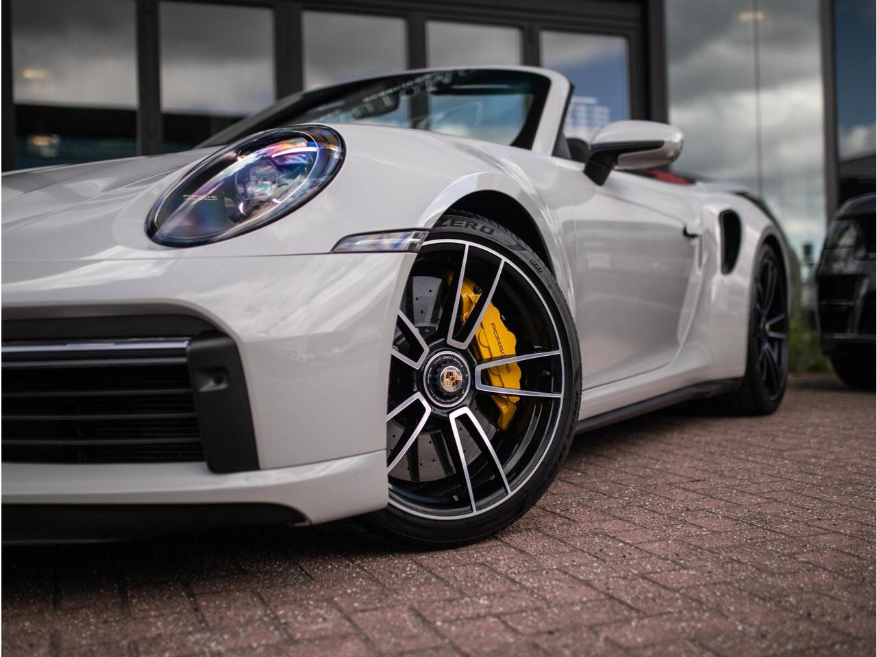 Porsche 911 Cabrio 3.8 Turbo S | Lift | Keramisch | PDCC | Matrix | 360° Camera