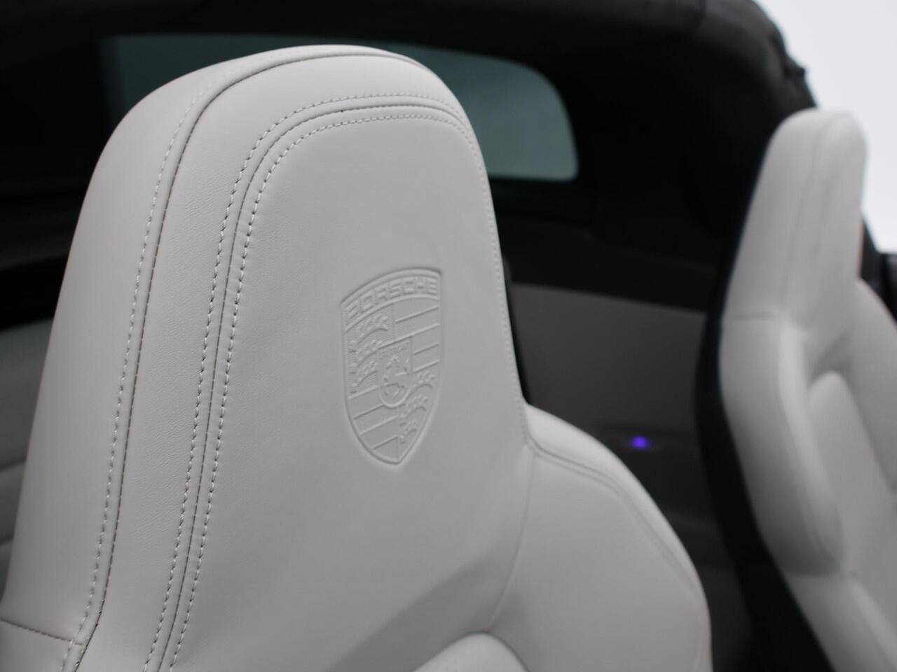 Porsche 911 TARGA 4S 3.0 992 ORIG. NL *17.979 KM* + SPORTUITLAAT / SFEERVERLICHTING / 360 CAMERA