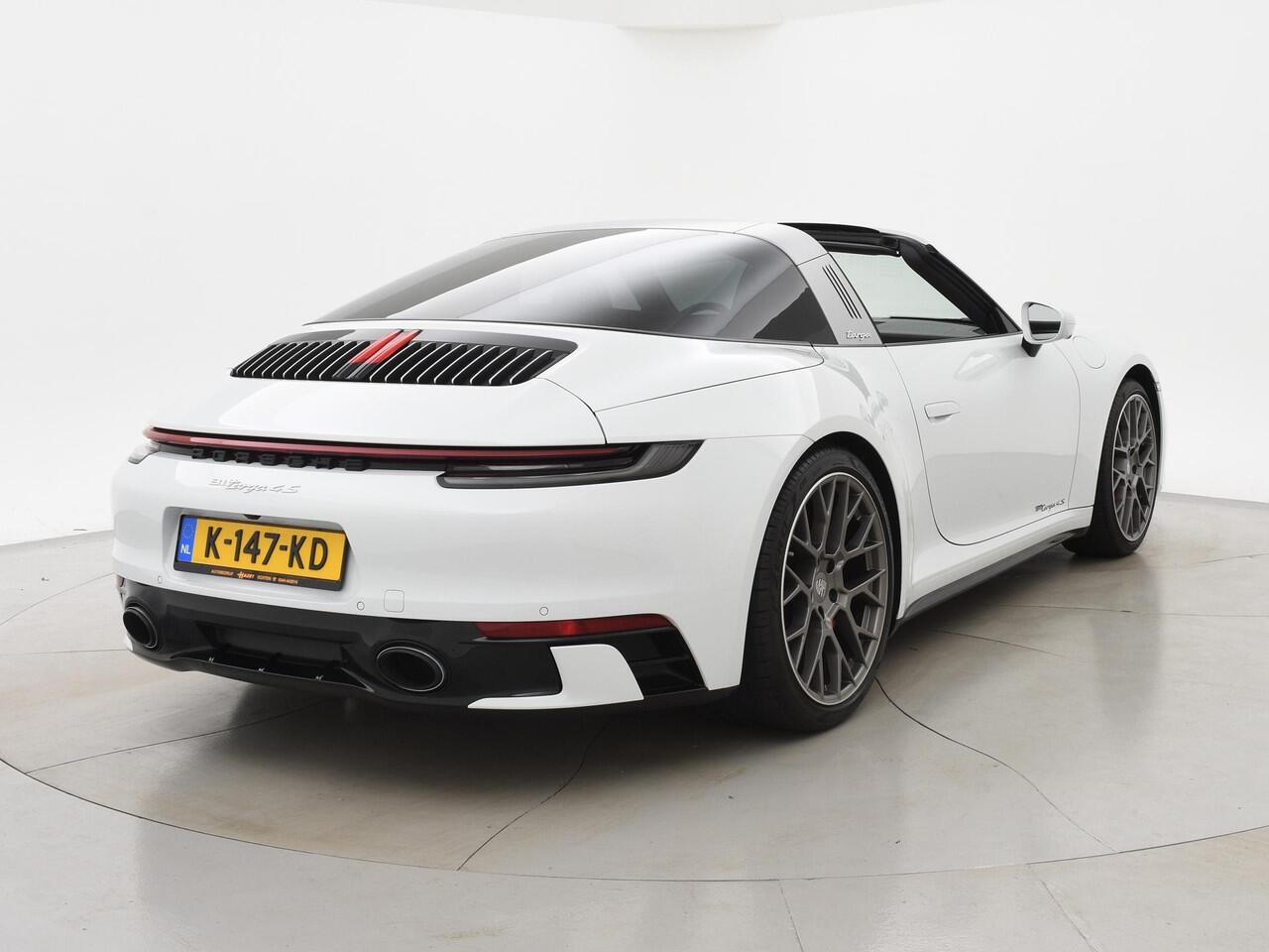 Porsche 911 TARGA 4S 3.0 992 ORIG. NL *17.979 KM* + SPORTUITLAAT / SFEERVERLICHTING / 360 CAMERA