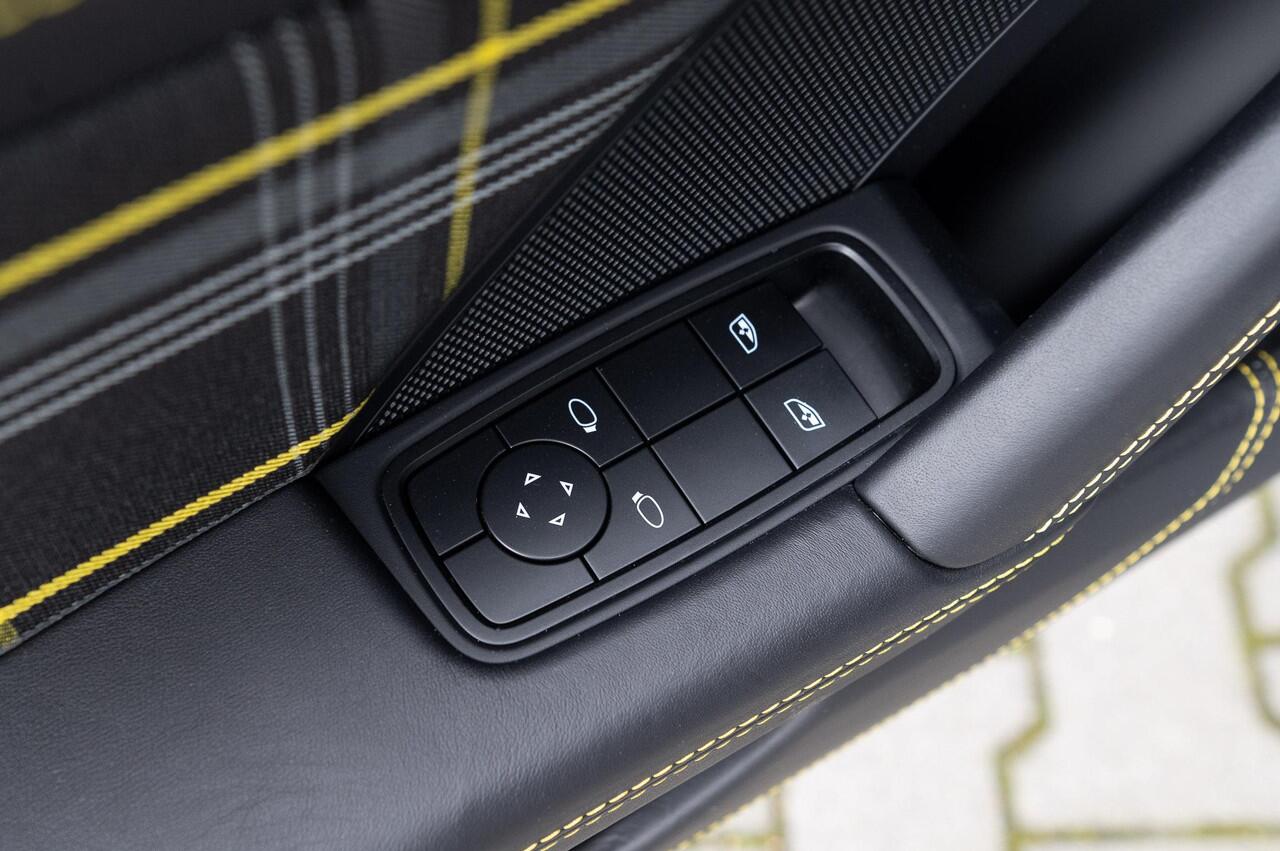 Porsche 911 4.0 GT3 Touring | PCCB | Noselift | manual gearbox Porsche 911 4.0 GT3 Touring | PCCB | Noselift | handgeschakeld