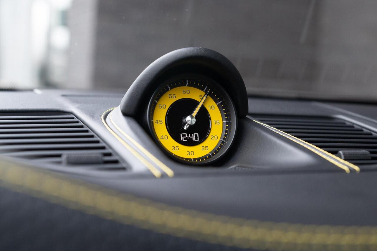 Porsche 911 4.0 GT3 Touring | PCCB | Noselift | manual gearbox Porsche 911 4.0 GT3 Touring | PCCB | Noselift | handgeschakeld