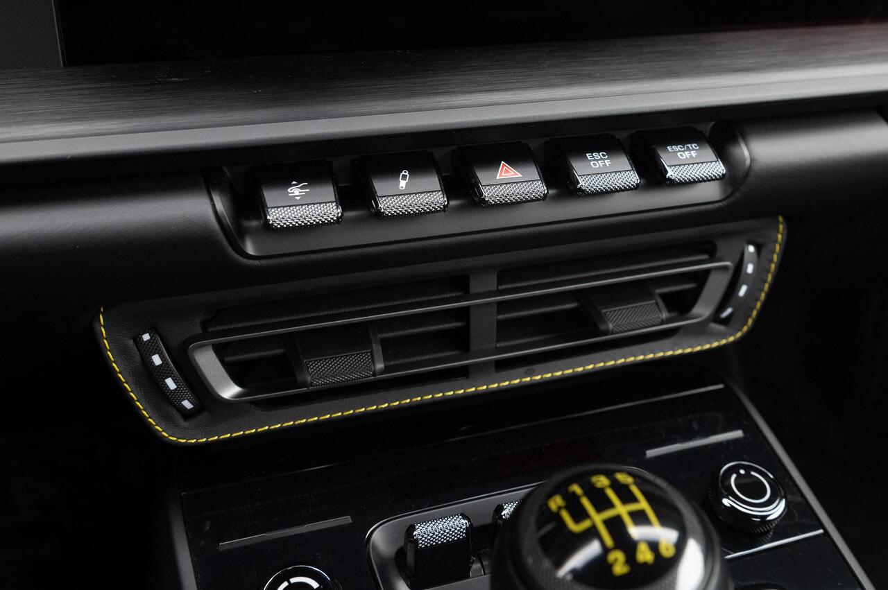 Porsche 911 4.0 GT3 Touring | PCCB | Noselift | manual gearbox Porsche 911 4.0 GT3 Touring | PCCB | Noselift | handgeschakeld