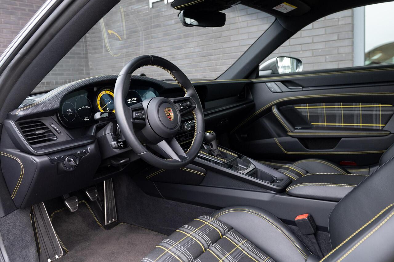 Porsche 911 4.0 GT3 Touring | PCCB | Noselift | manual gearbox Porsche 911 4.0 GT3 Touring | PCCB | Noselift | handgeschakeld