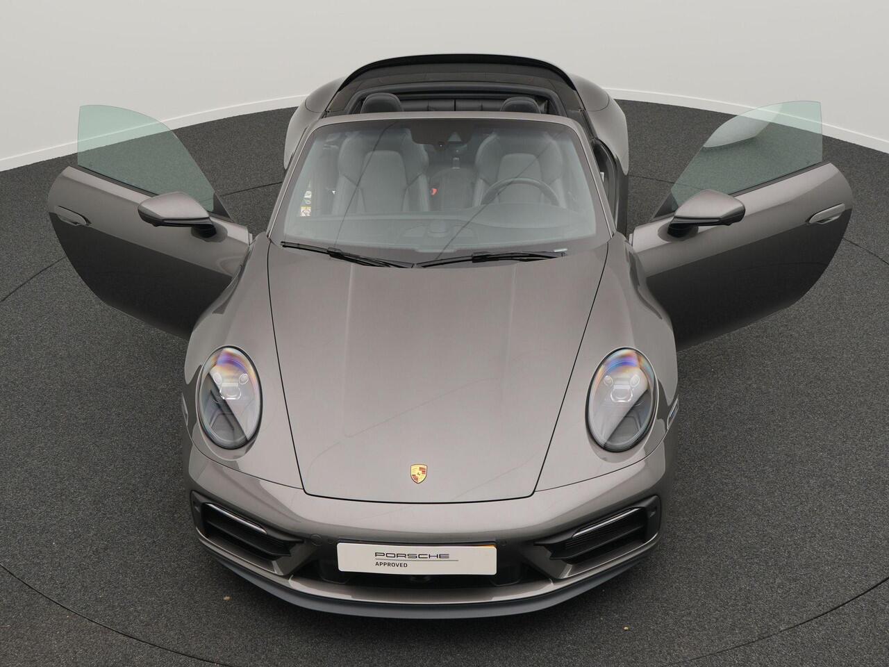 Porsche 911 Carrera 4 GTS Cabriolet