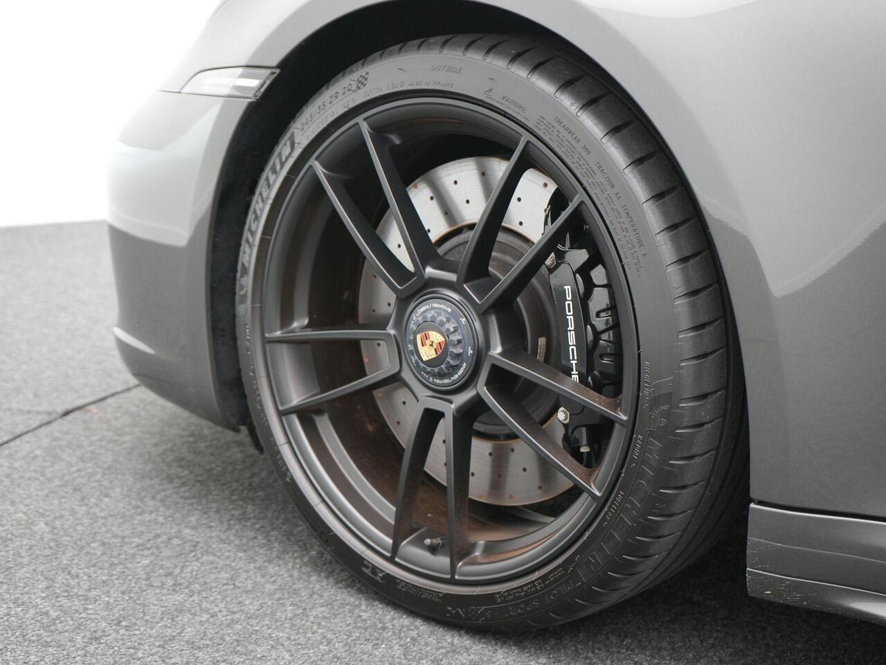 Porsche 911 Carrera GTS Cabriolet