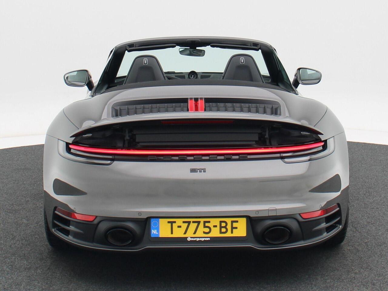 Porsche 911 Cabrio 3.0 Carrera 385 Pk Automaat | 360 Camera | Sportuitlaat | 20 Inch | Bose Audio | Carplay | LED | Parkeersensoren | Cruise Control | 57.285 Km!