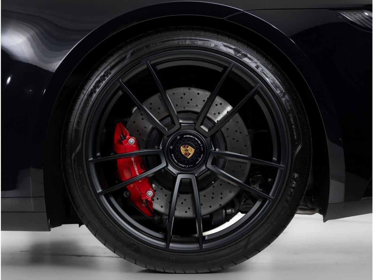 Porsche 911 Carrera 4 GTS Cabriolet