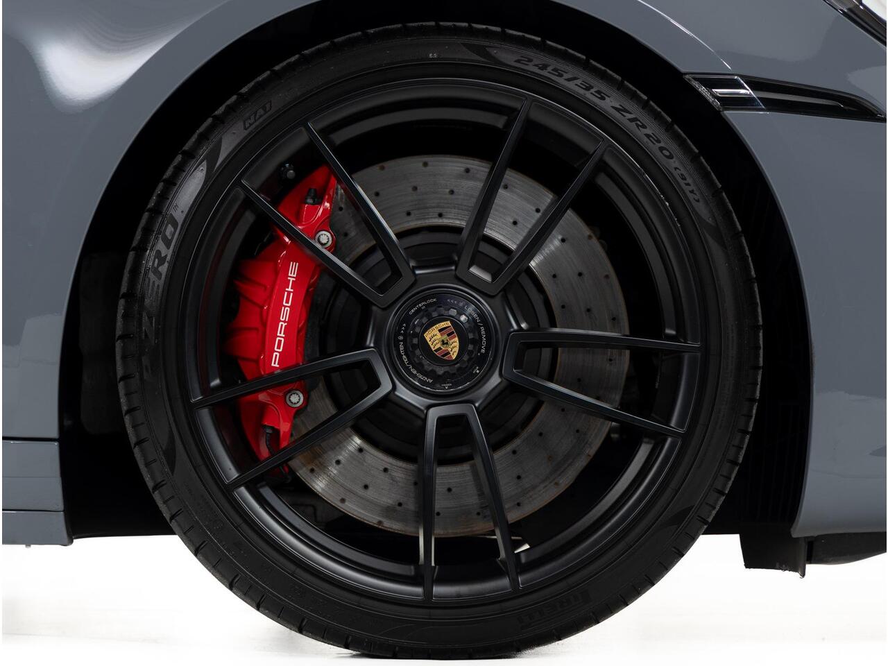 Porsche 911 Carrera 4 GTS