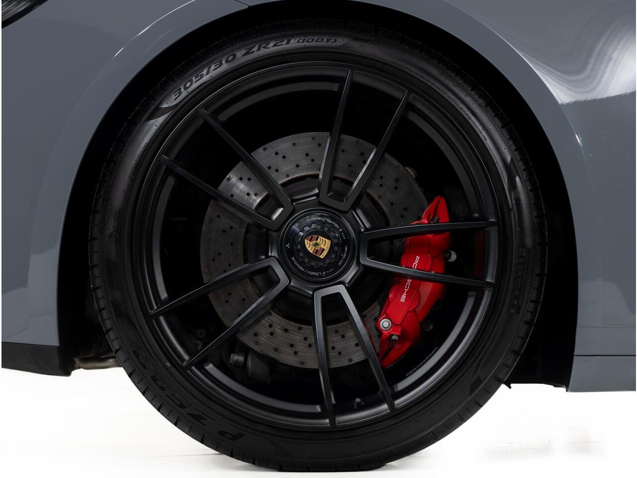 Porsche 911 Carrera 4 GTS