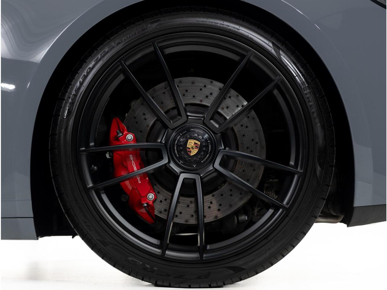 Porsche 911 Carrera 4 GTS