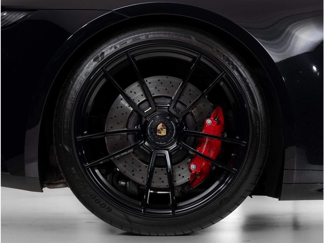 Porsche 911 Carrera 4 GTS Cabriolet