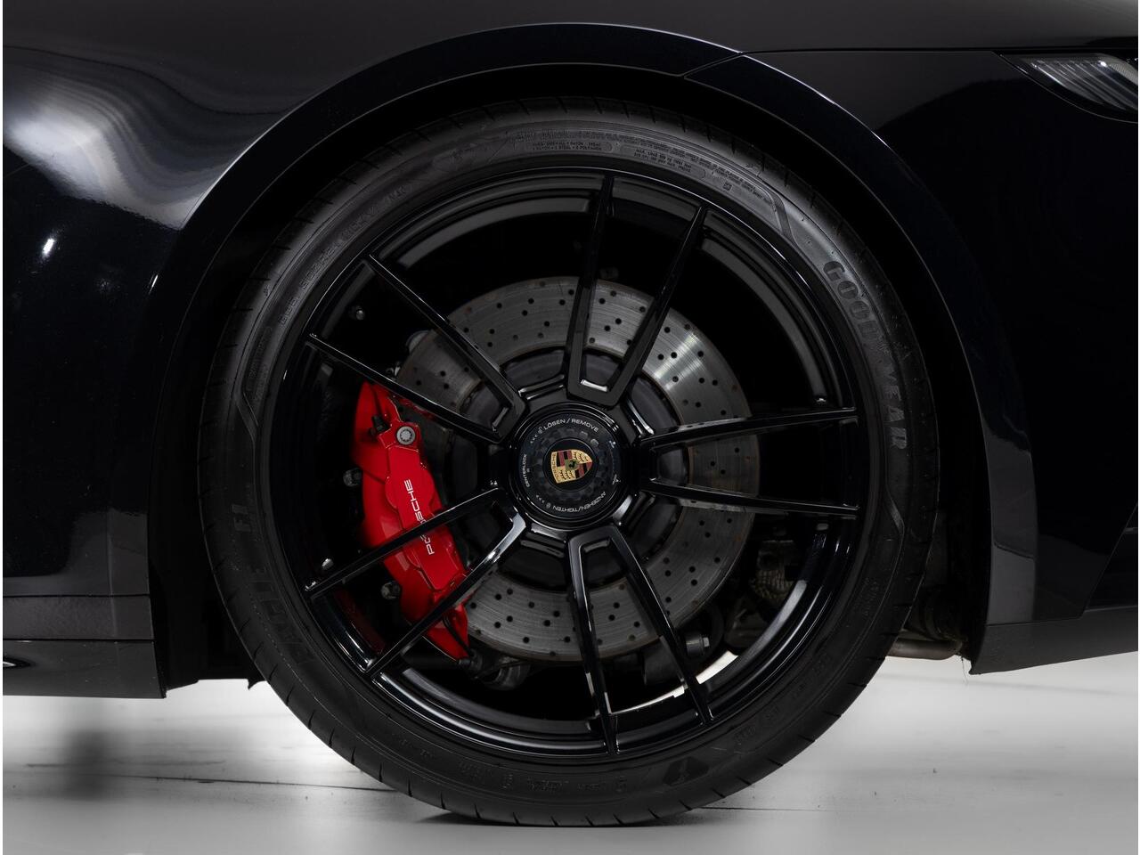 Porsche 911 Carrera 4 GTS Cabriolet