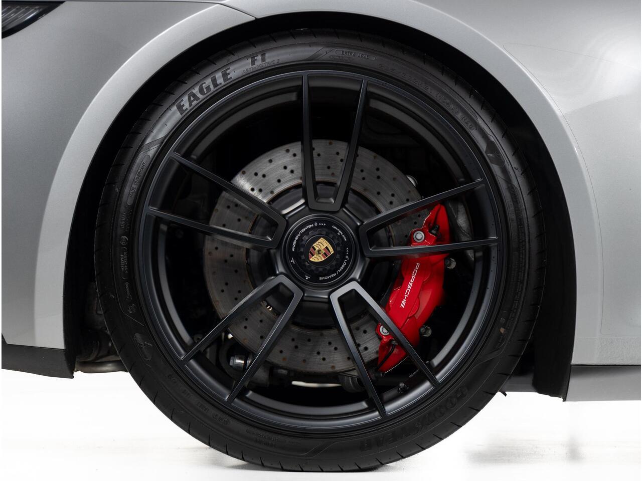 Porsche 911 Carrera 4 GTS Cabriolet