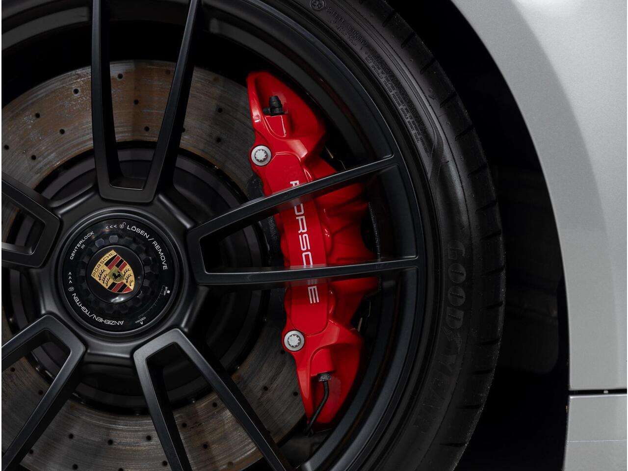 Porsche 911 Carrera 4 GTS Cabriolet