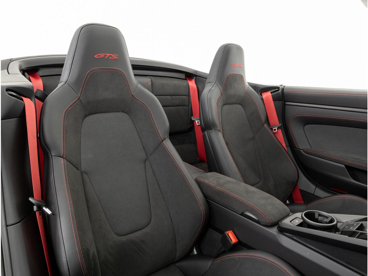 Porsche 911 Carrera 4 GTS Cabriolet