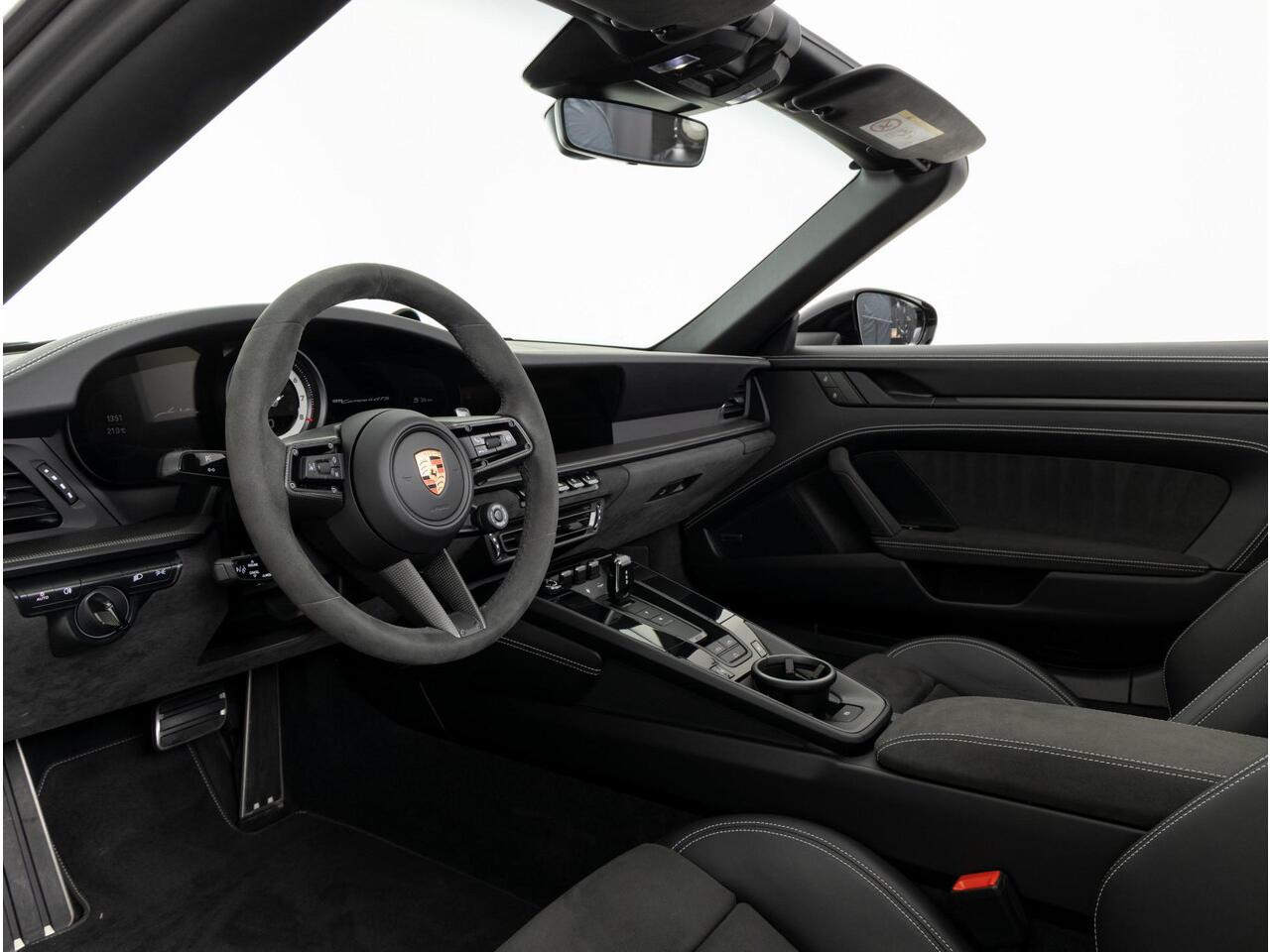 Porsche 911 Carrera 4 GTS Cabriolet