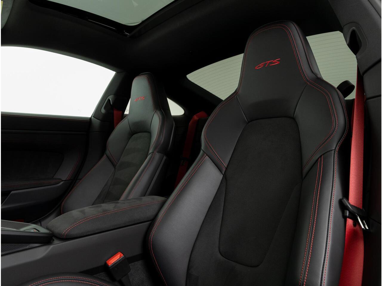 Porsche 911 Carrera 4 GTS