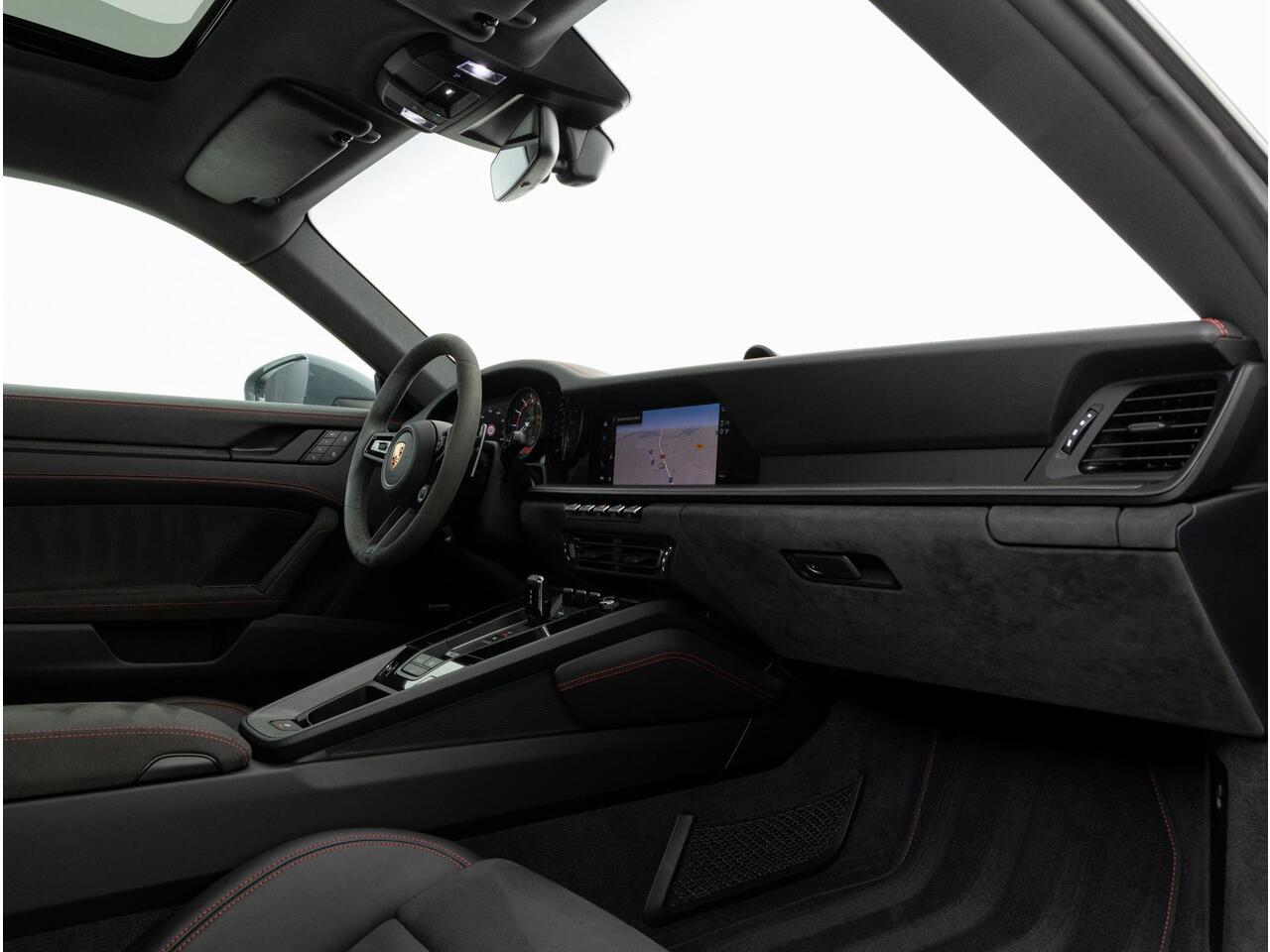 Porsche 911 Carrera 4 GTS