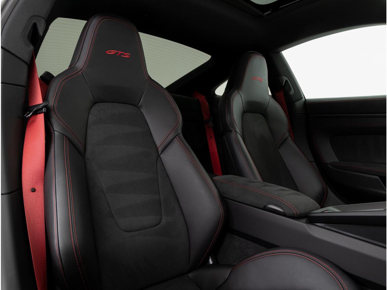 Porsche 911 Carrera 4 GTS