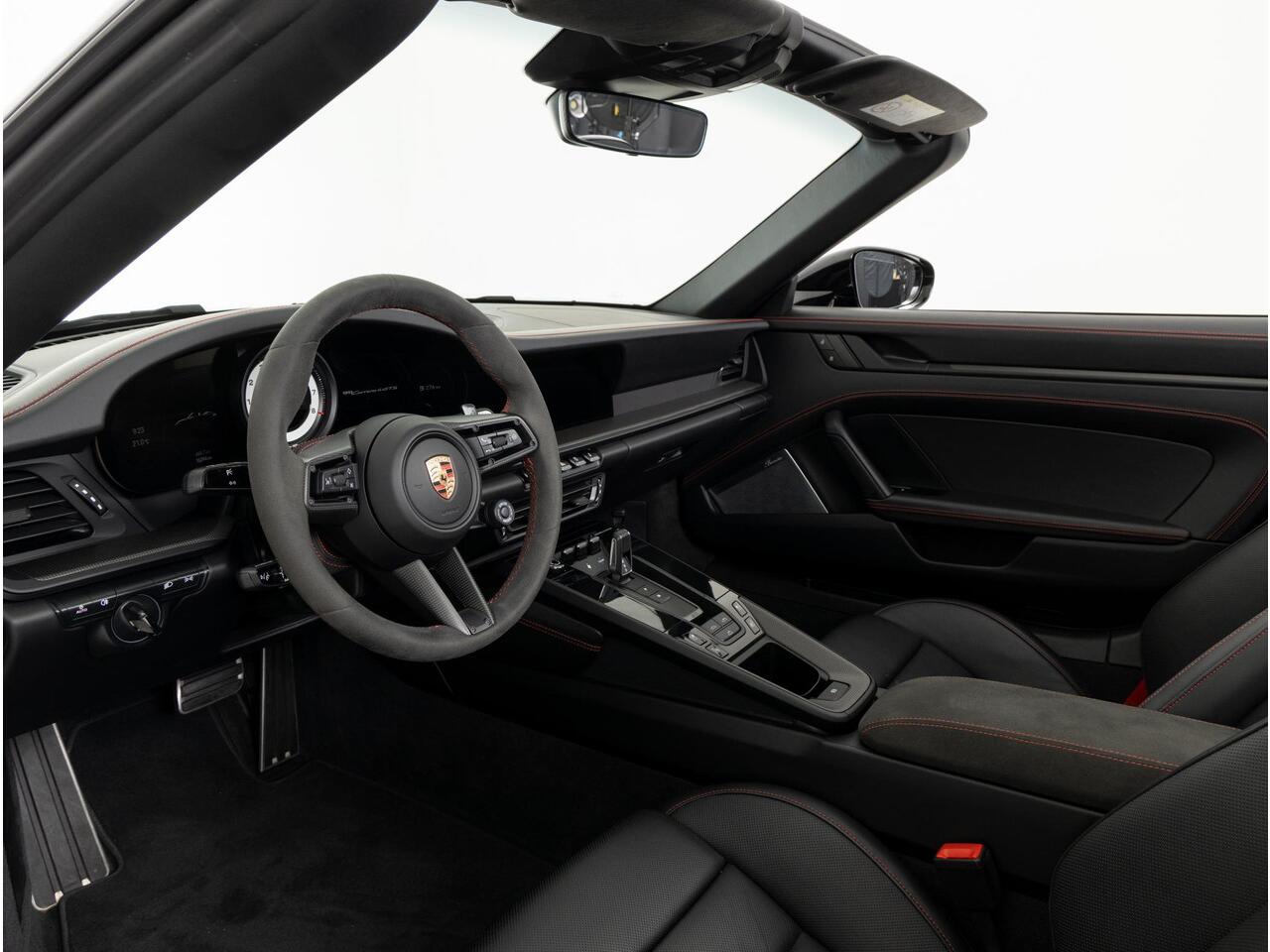 Porsche 911 Carrera 4 GTS Cabriolet