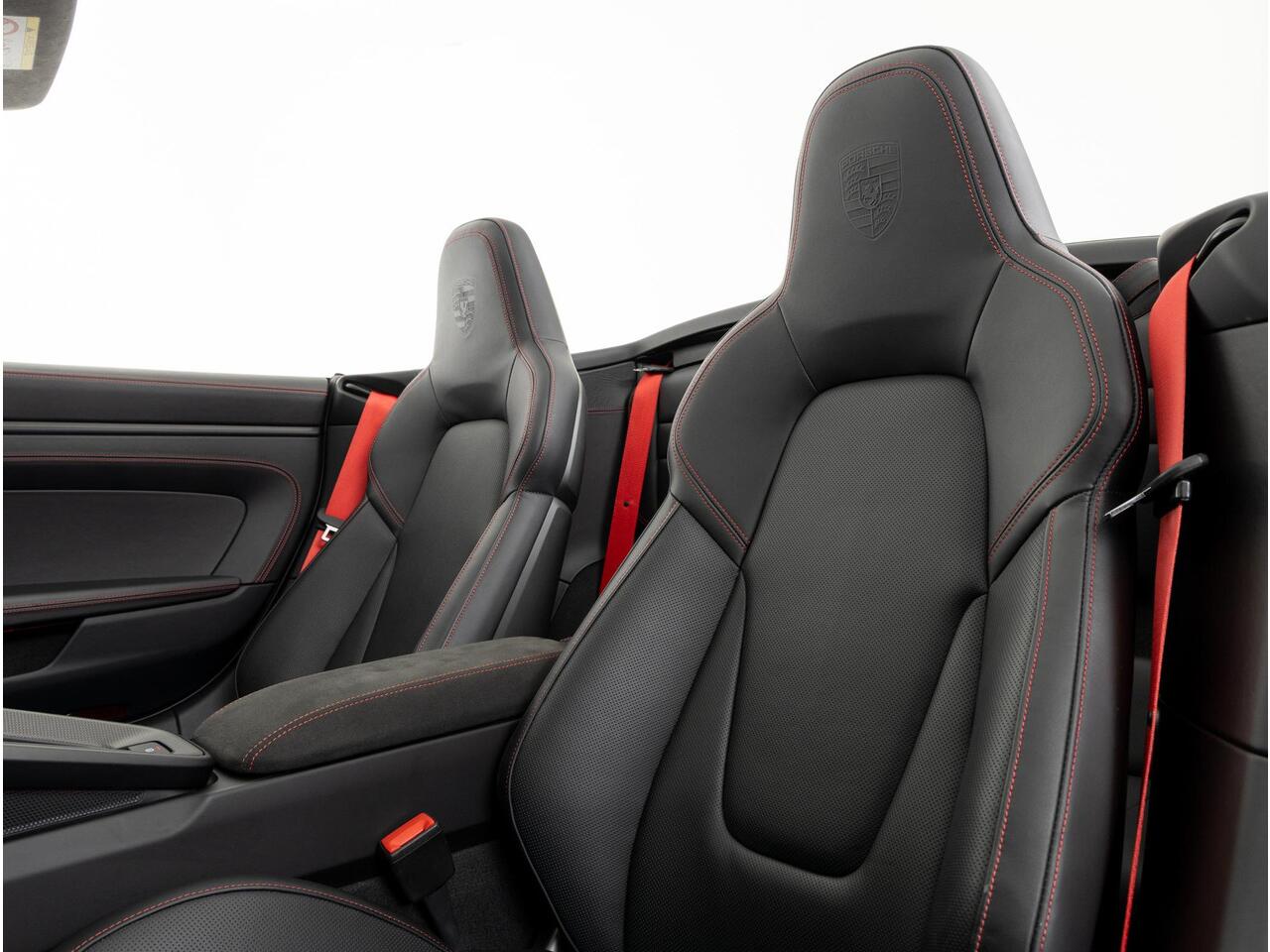 Porsche 911 Carrera 4 GTS Cabriolet