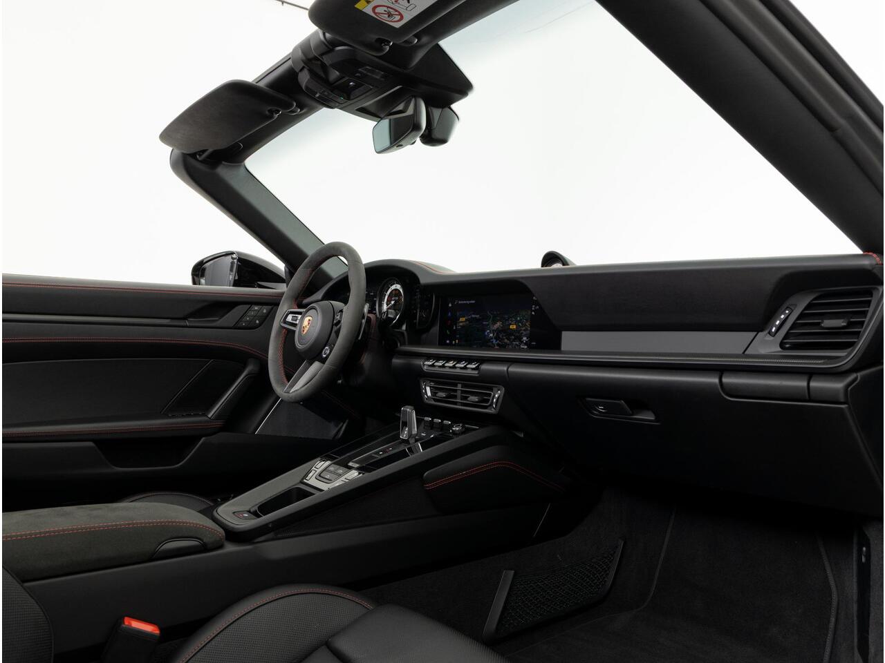 Porsche 911 Carrera 4 GTS Cabriolet