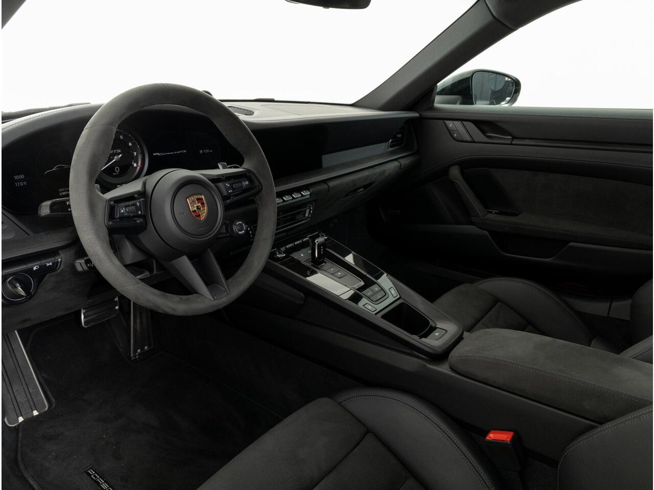 Porsche 911 Carrera 4 GTS