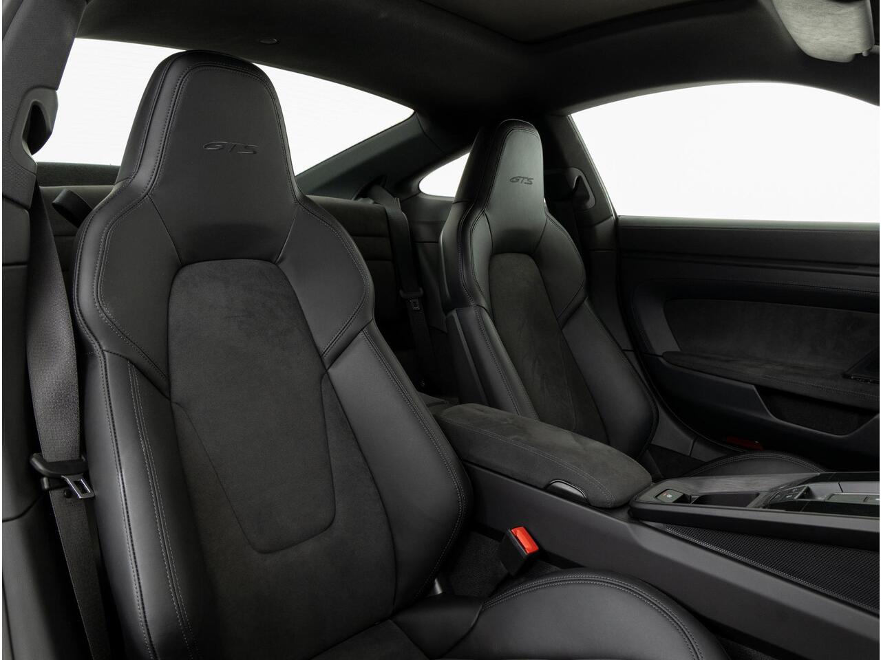 Porsche 911 Carrera 4 GTS