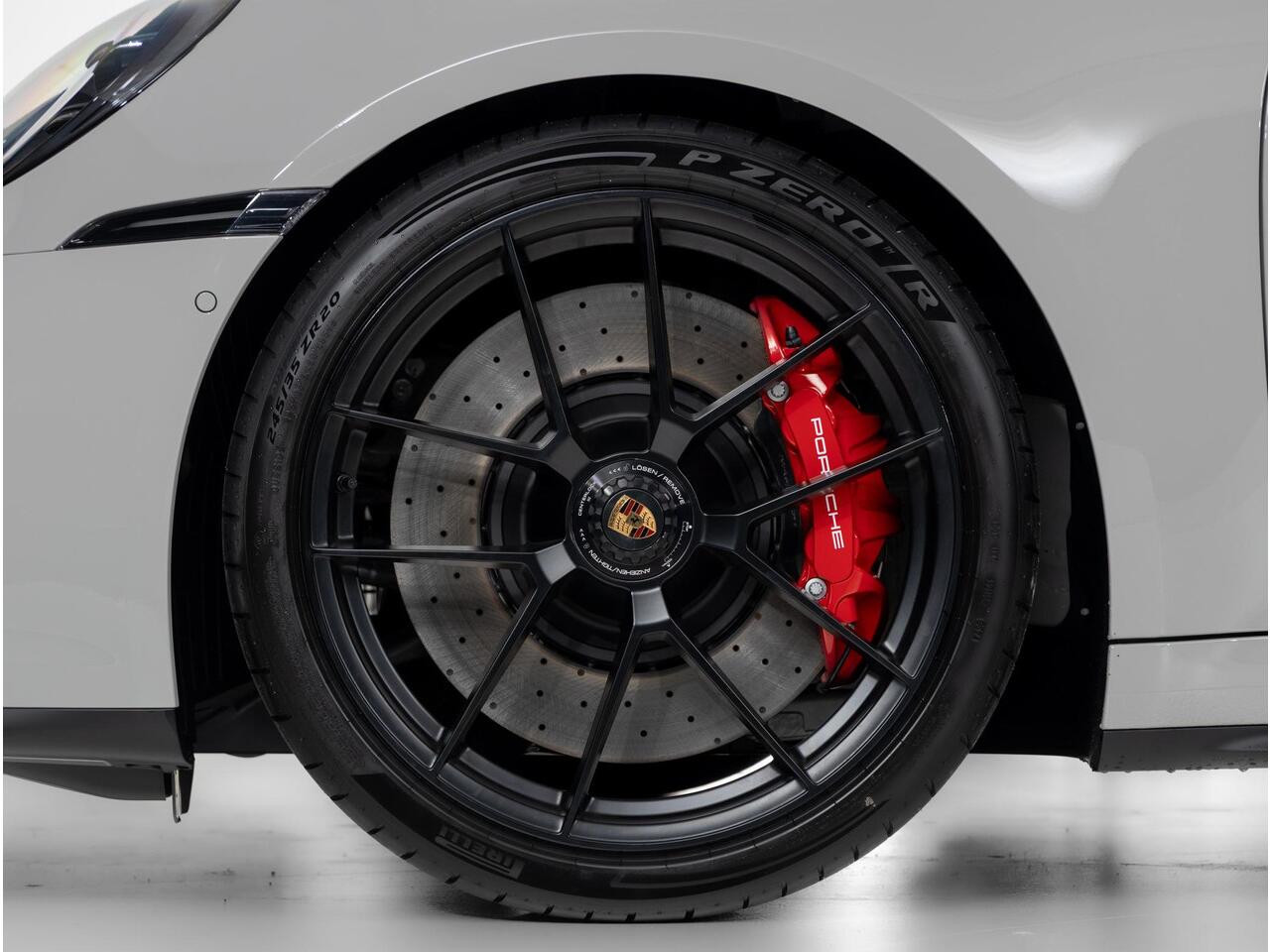 Porsche 911 Carrera 4 GTS