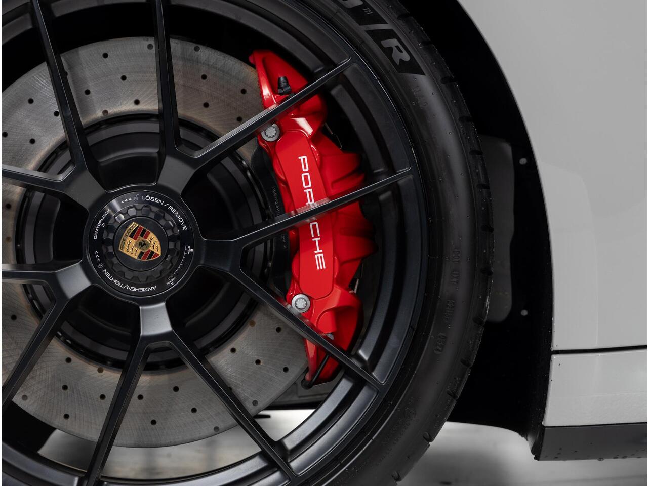 Porsche 911 Carrera 4 GTS