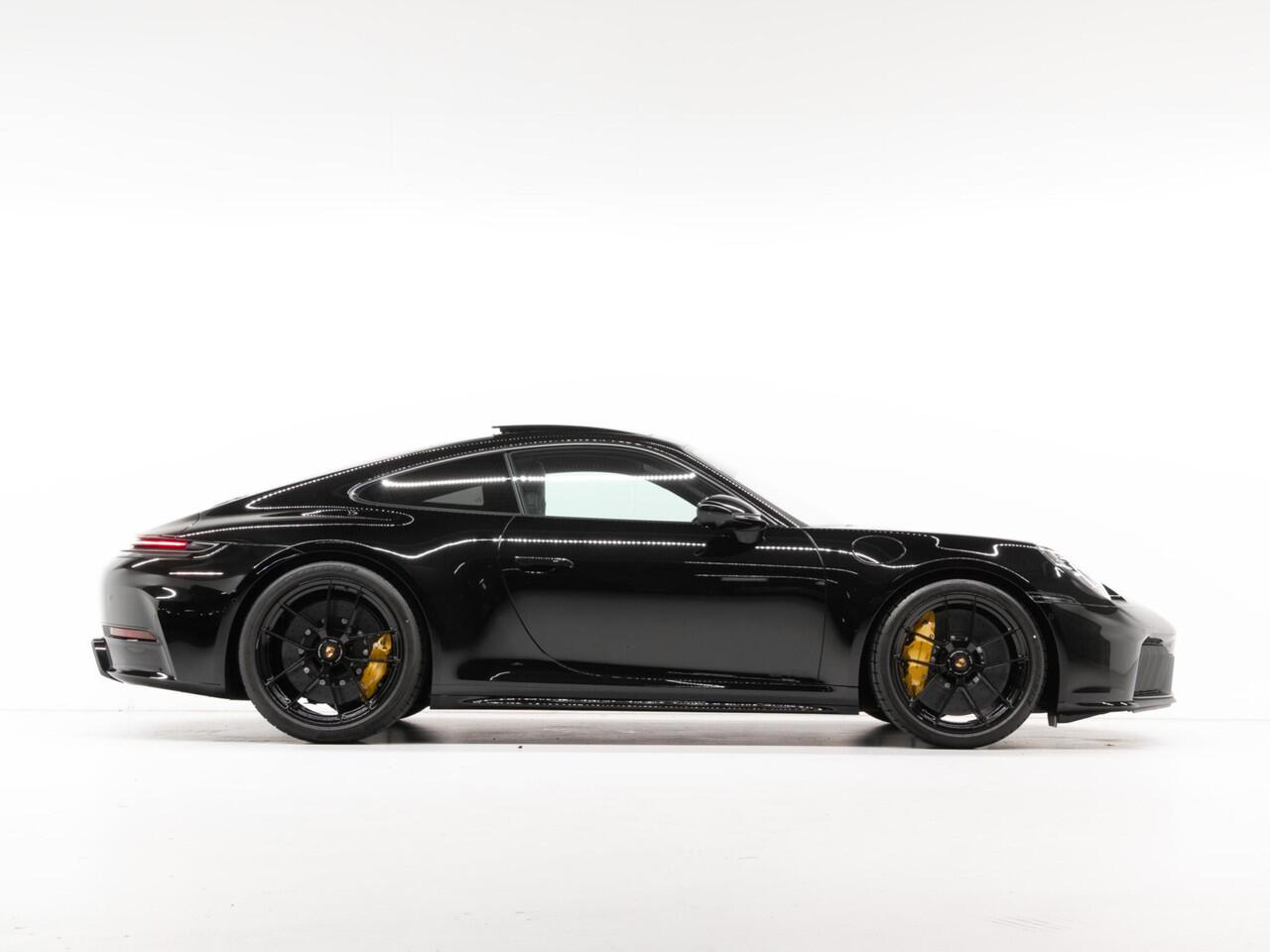 Porsche 911 Carrera 4 GTS