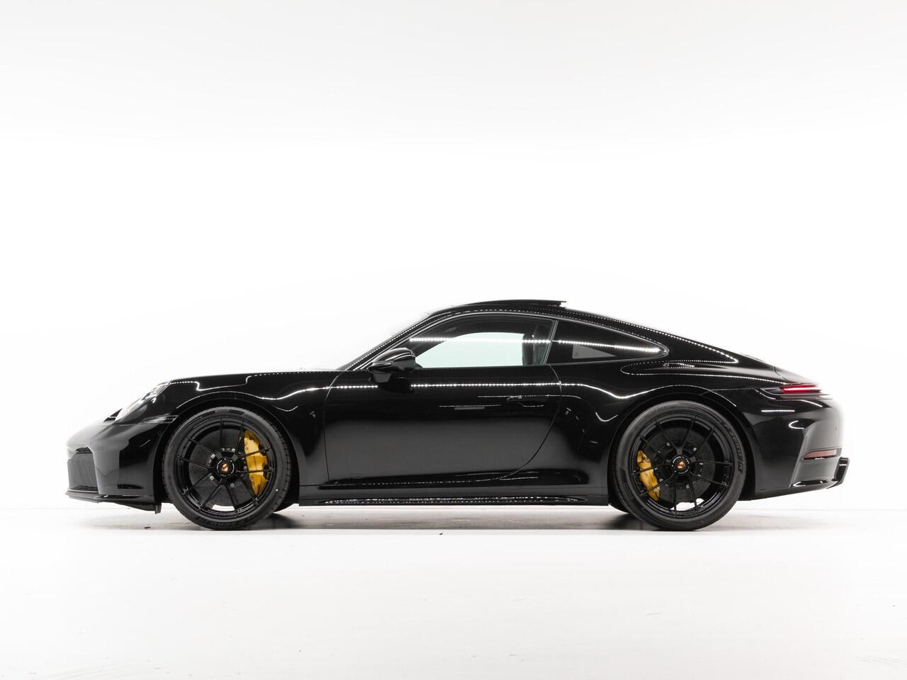 Porsche 911 Carrera 4 GTS