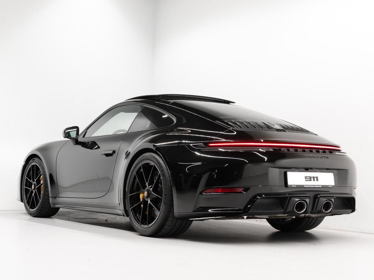 Porsche 911 Carrera 4 GTS