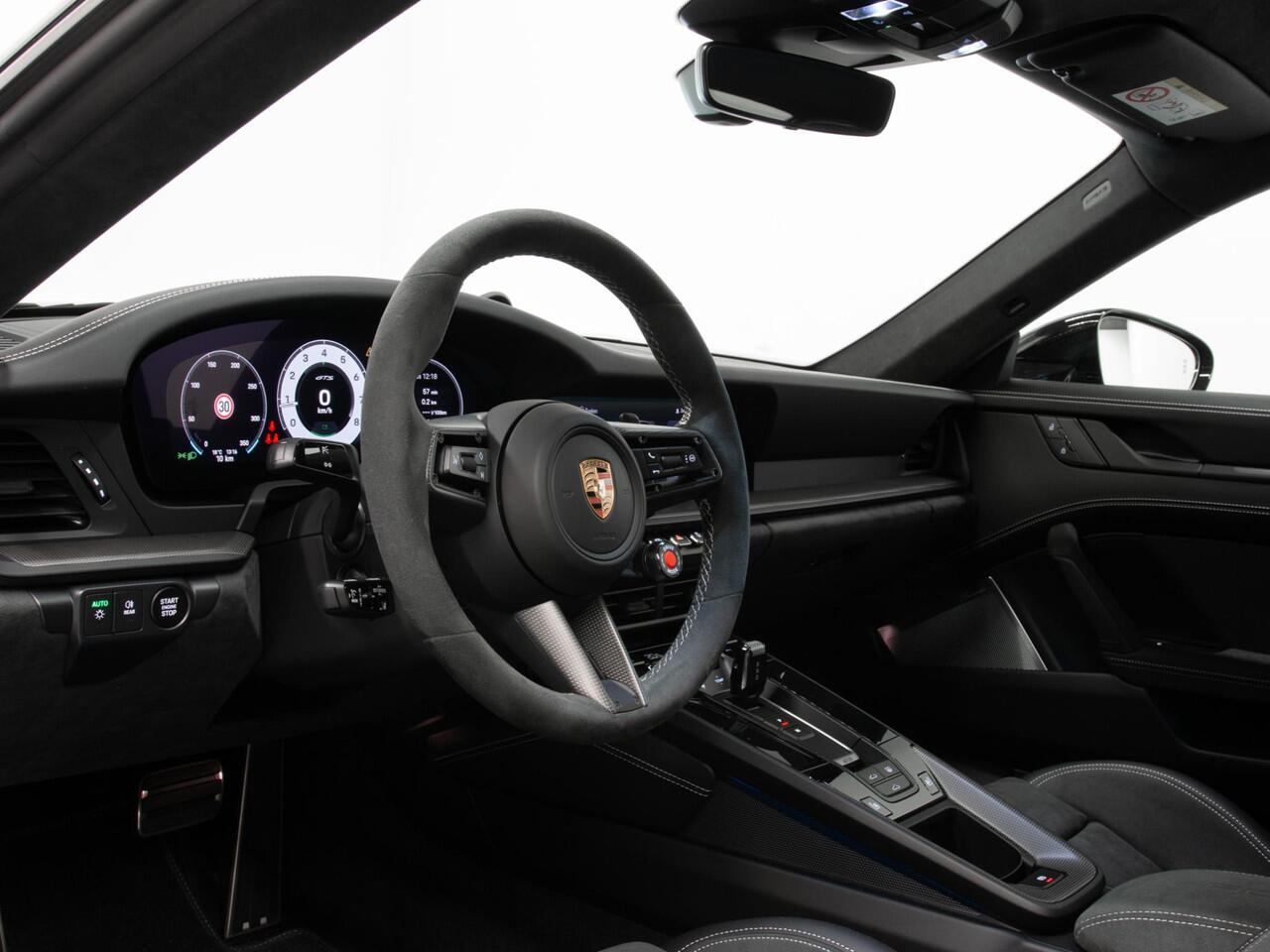 Porsche 911 Carrera 4 GTS