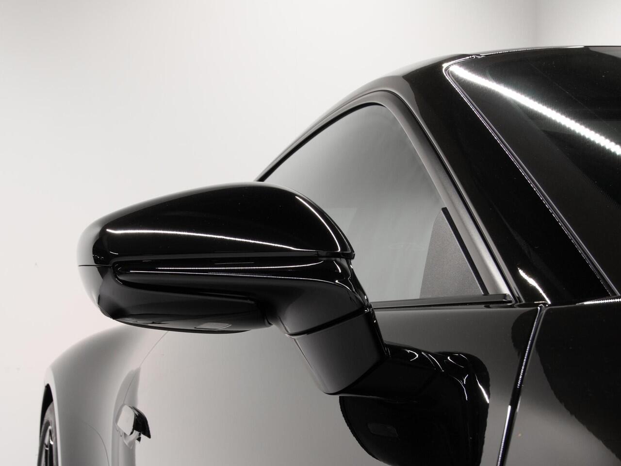 Porsche 911 Carrera 4 GTS