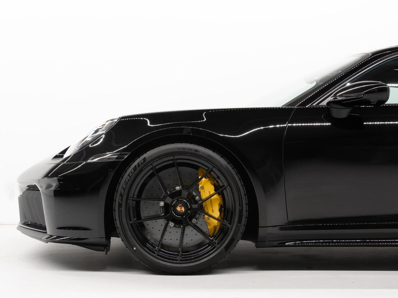 Porsche 911 Carrera 4 GTS