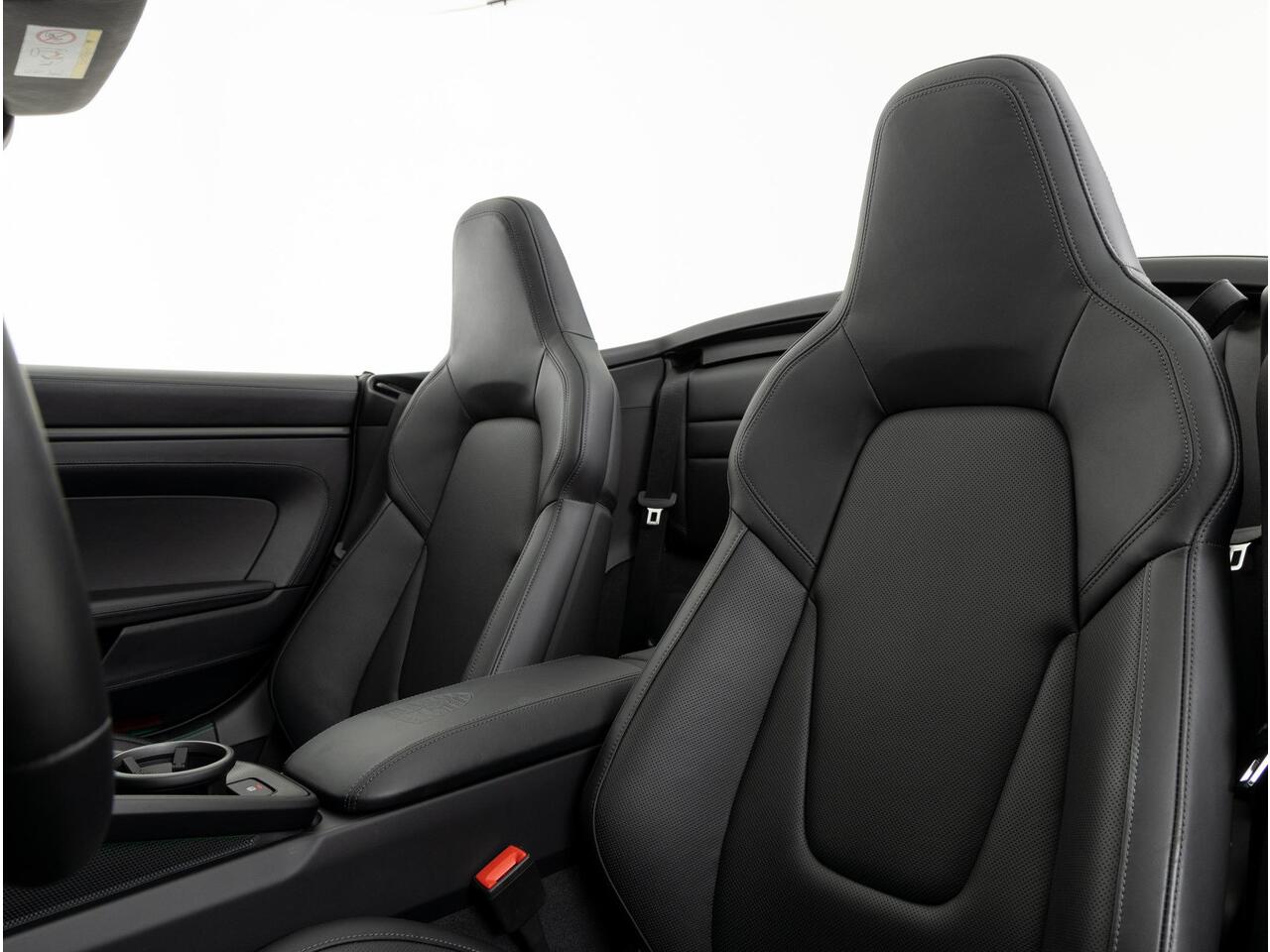 Porsche 911 Carrera 4 GTS Cabriolet