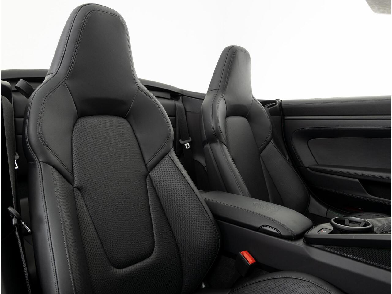 Porsche 911 Carrera 4 GTS Cabriolet