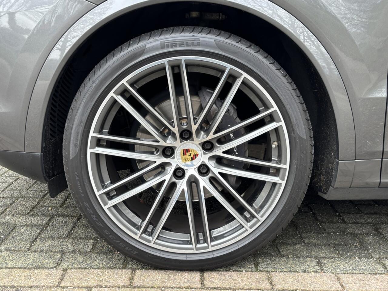 Porsche CAYENNE Coupé 3.0 V6 340pk Luchtvering Trekhaak 22" Pano BOSE BTW