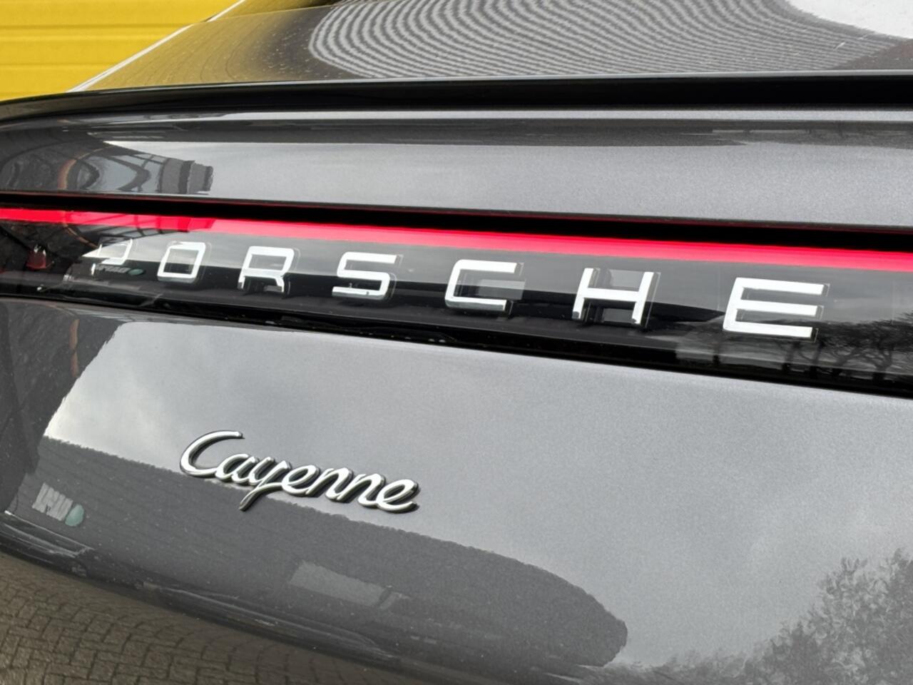 Porsche CAYENNE Coupé 3.0 V6 340pk Luchtvering Trekhaak 22" Pano BOSE BTW