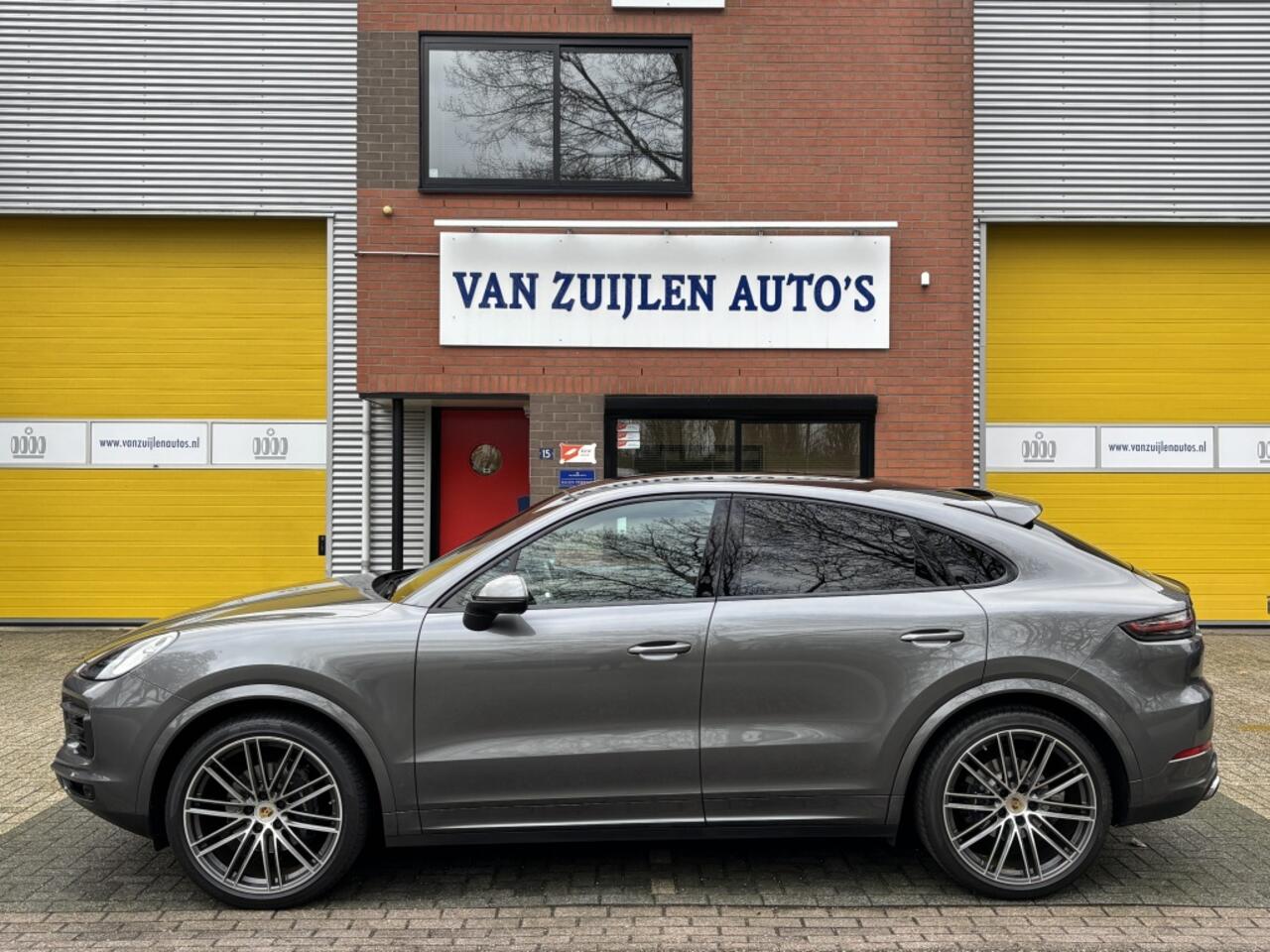Porsche CAYENNE Coupé 3.0 V6 340pk Luchtvering Trekhaak 22" Pano BOSE BTW