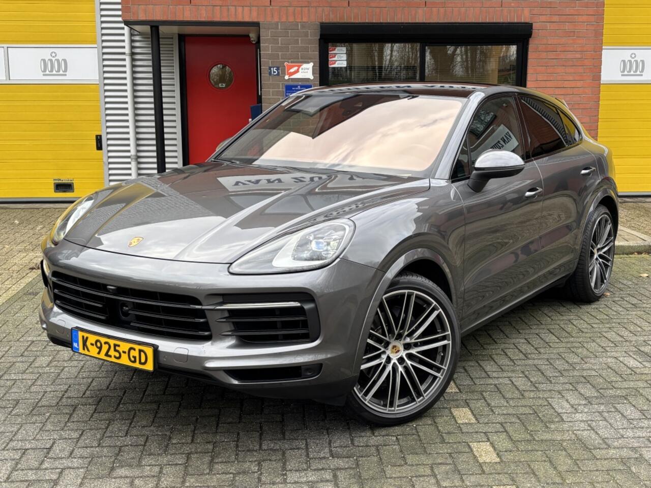 Porsche CAYENNE Coupé 3.0 V6 340pk Luchtvering Trekhaak 22" Pano BOSE BTW