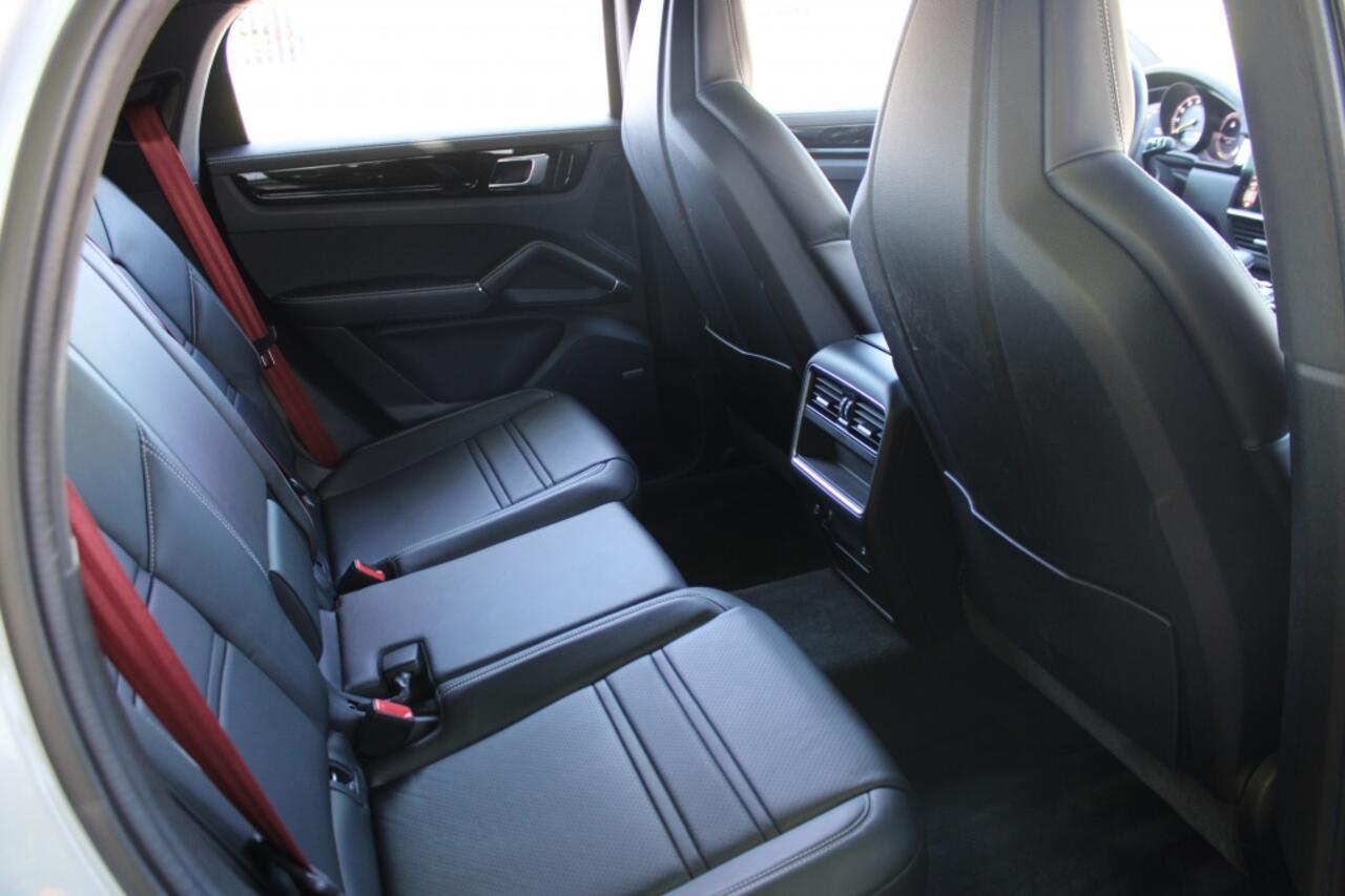 Porsche CAYENNE 3.0 E-Hybrid | Sport Chrono | Matrix-Led | 360 | Org NL