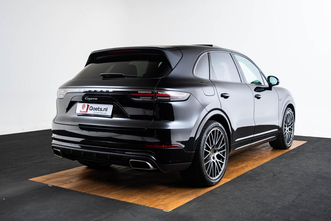 Porsche CAYENNE 3.0 E-Hybrid Panoramadak - Comfortstoelen - Stuurbekrachtiging Plus - Sport Chrono Pakket - Sound systeem BOSE - Head Up - Parkassist voor/achter - 3D Surround View - Luchtvering -